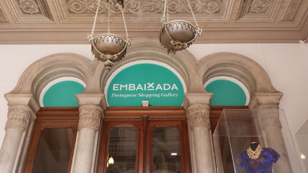 Lissabon-Praca_do_Principe_Real-Embaixada-2014_11_18-001